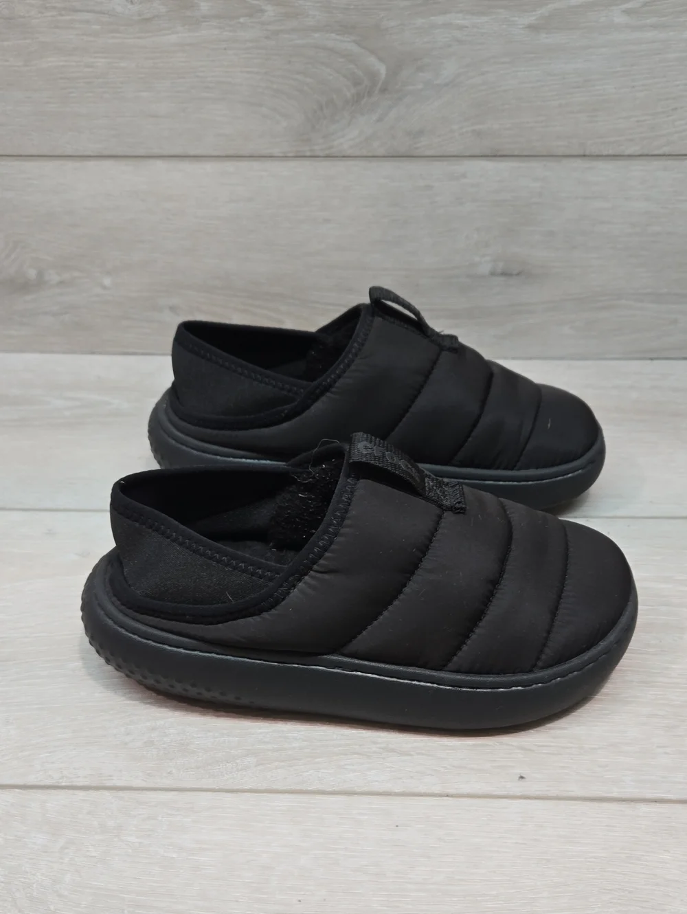 Crocs Big Kids Junior Quilted Boys Black Slip-On Puffer Shoes Clog Sz J3